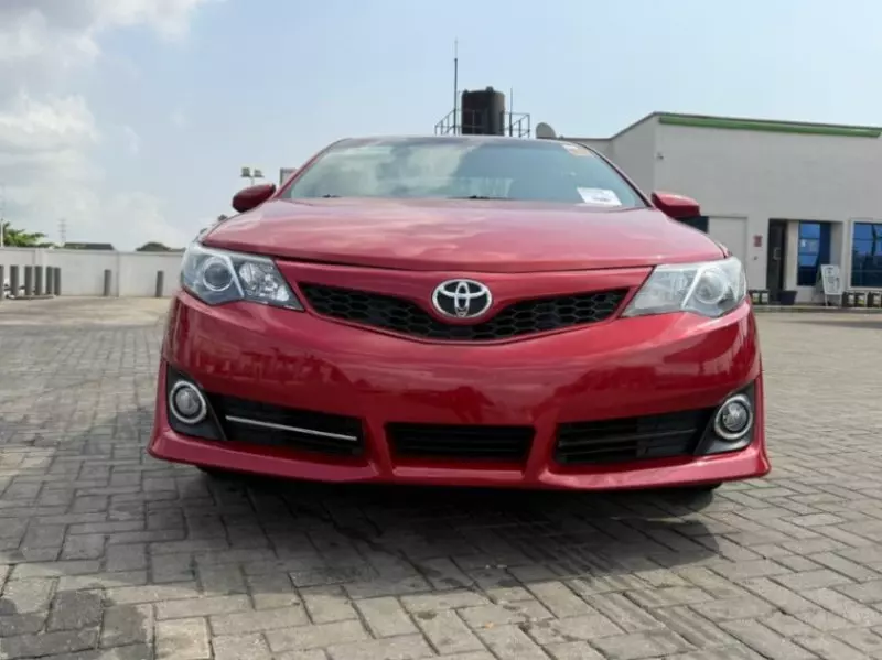 Toyota Camry   - 2013