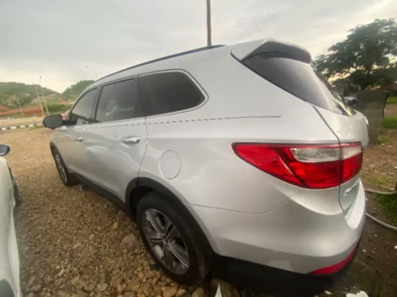 Hyundai Santa Fe   - 2013