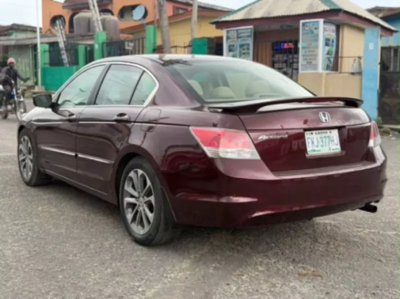 Honda Accord - 2010