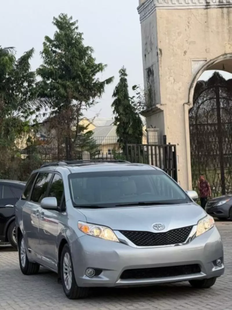 TOYOTA Sienna   - 2015