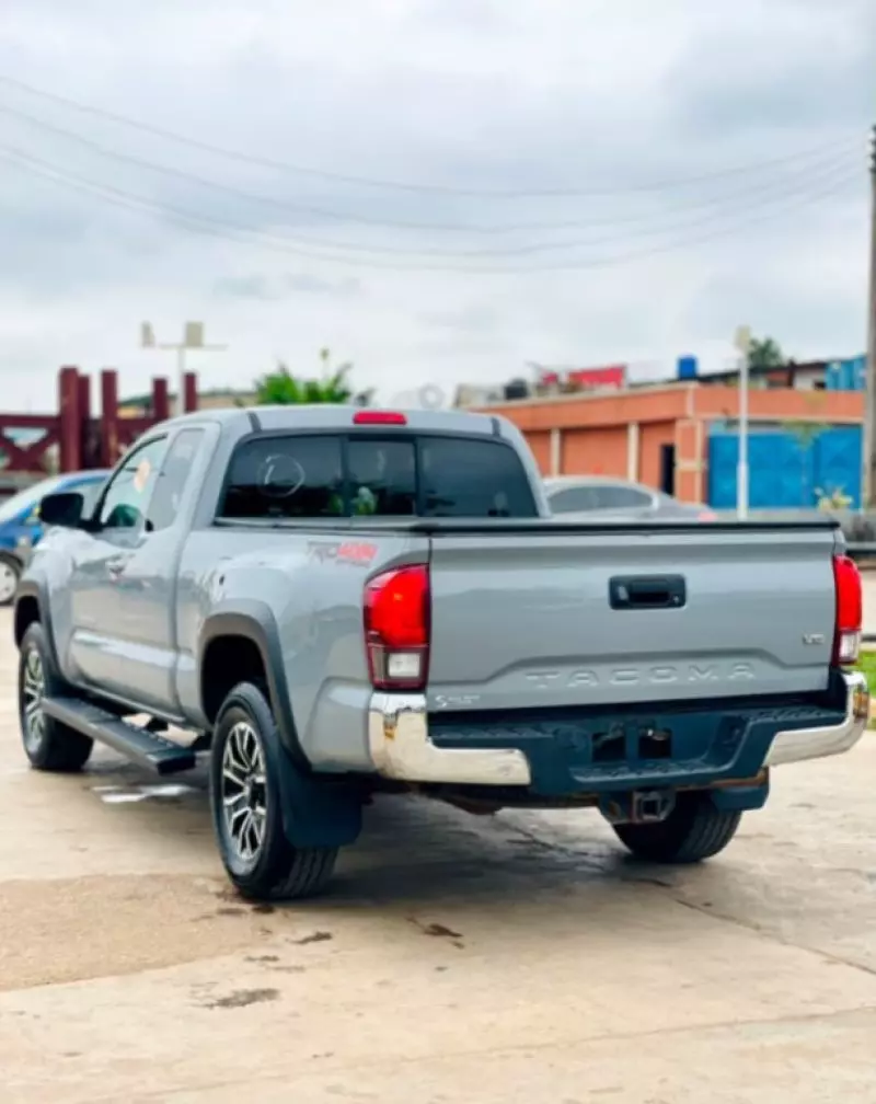 TOYOTA Tacoma   - 2019