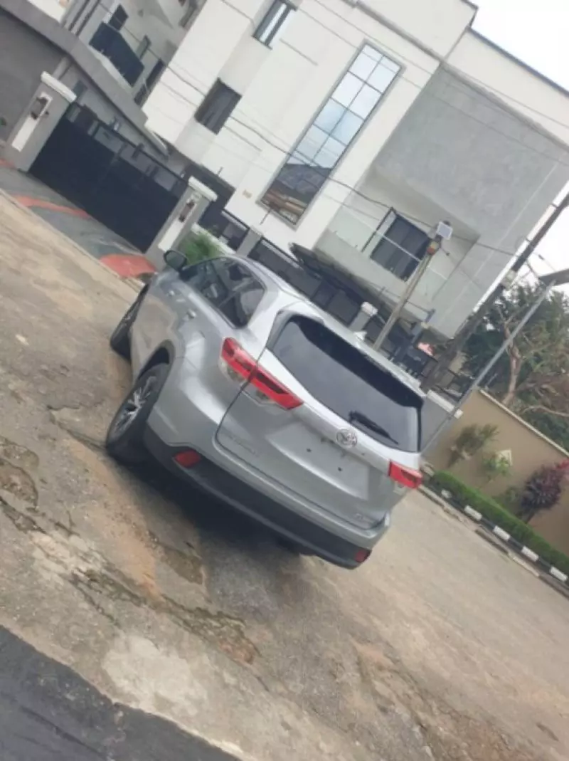 TOYOTA Highlander   - 2016