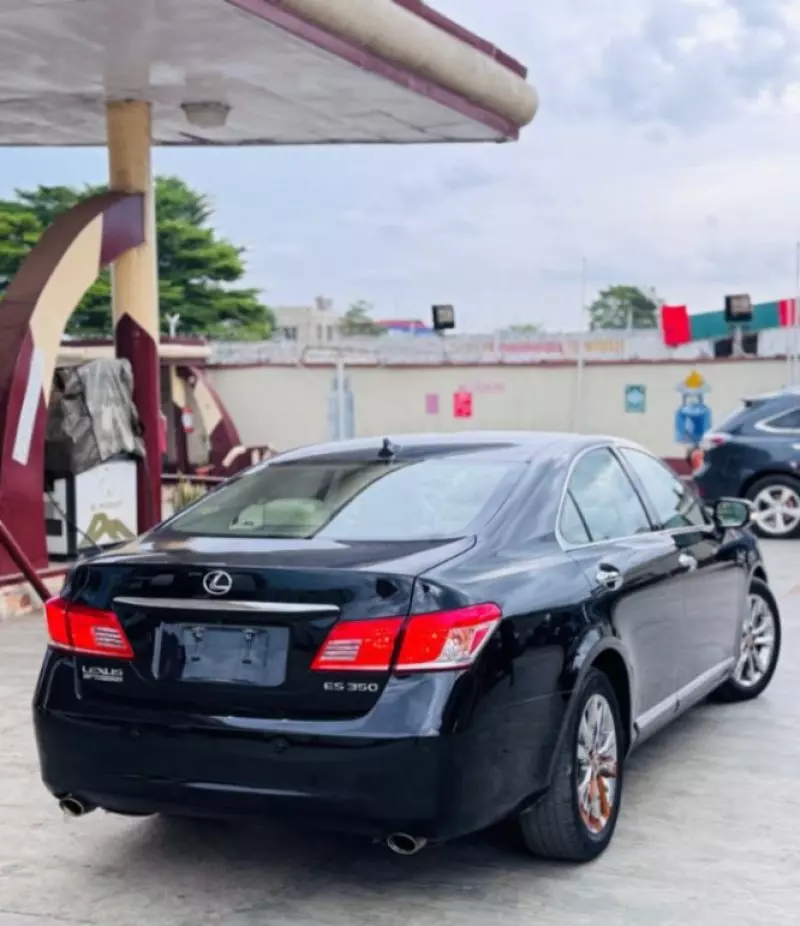Lexus ES   - 2010