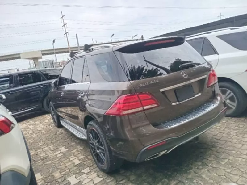 Mercedes-Benz GL 400   - 2025