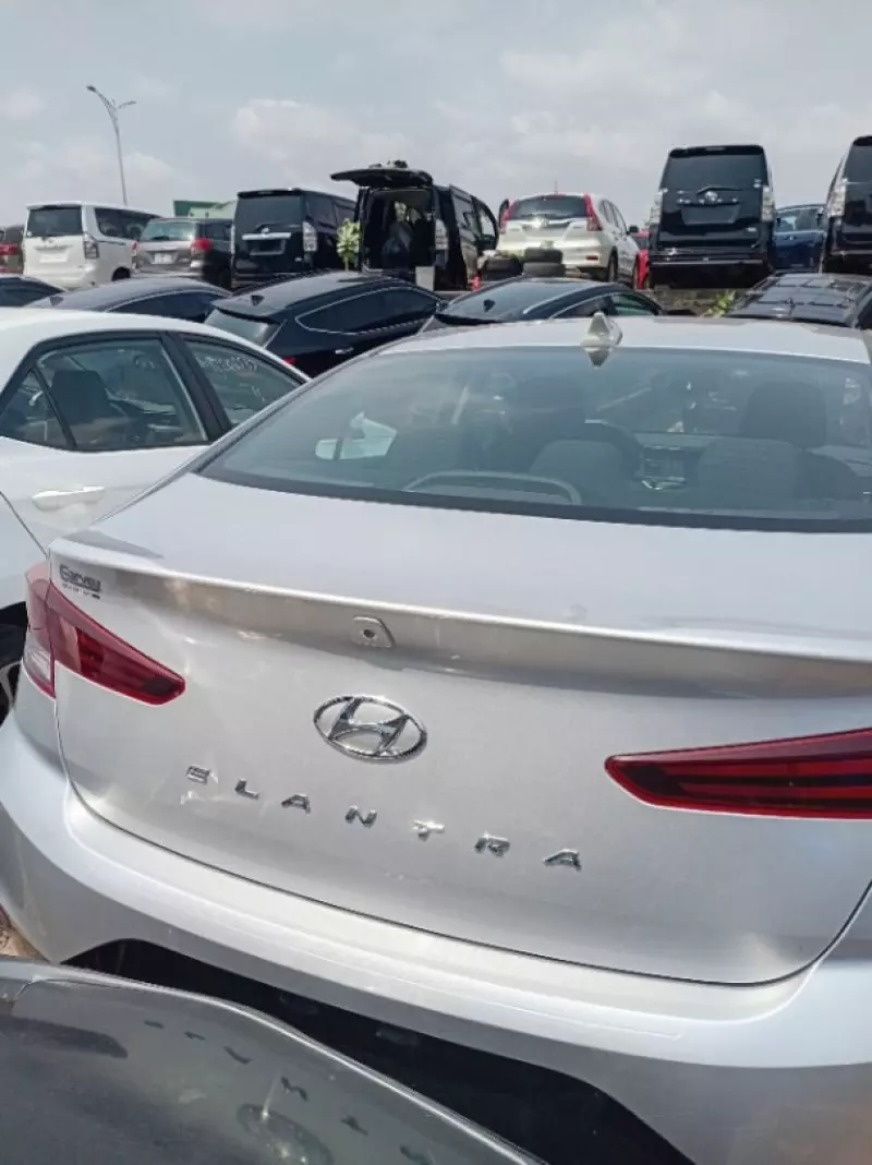Hyundai Elantra   - 2019
