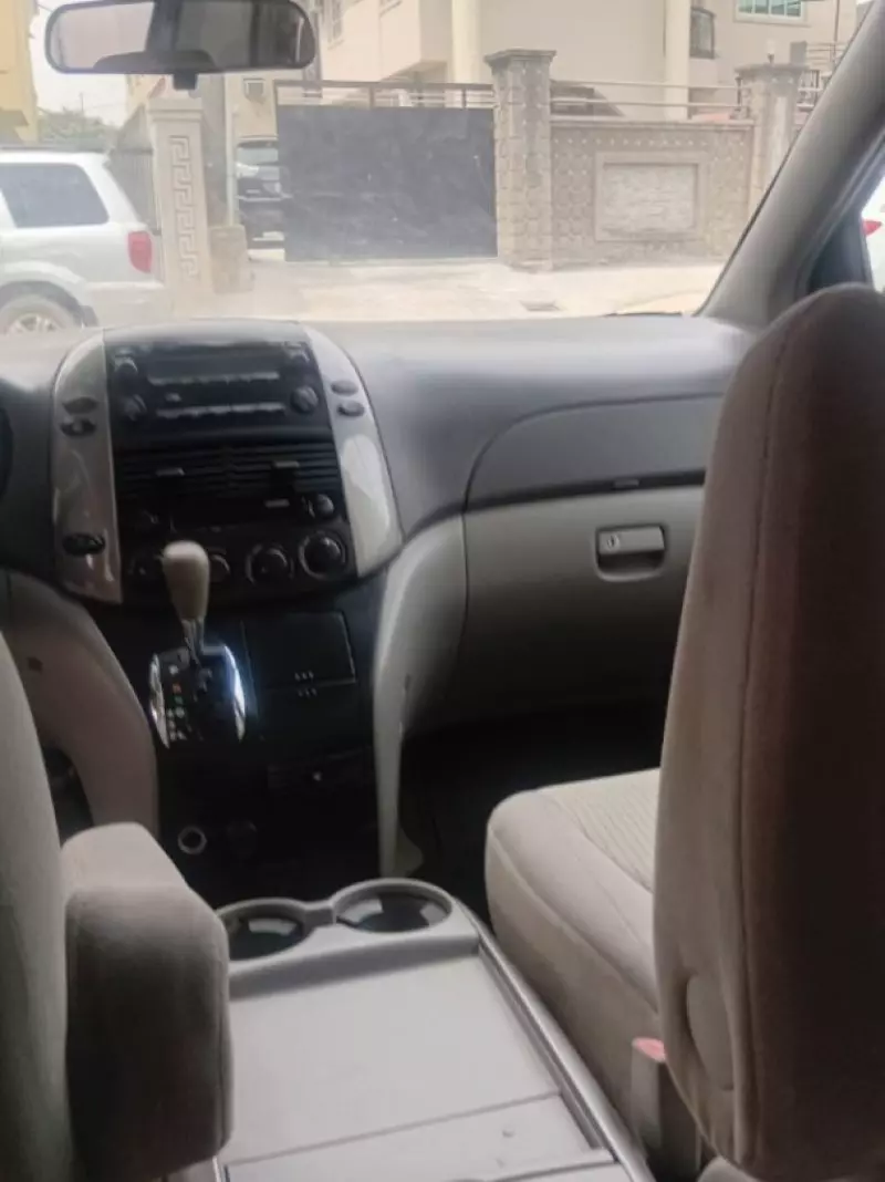 Toyota Sienna   - 2009