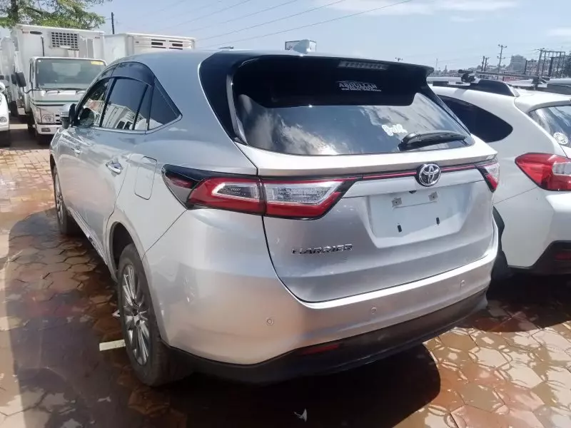 Toyota Harrier   - 2017