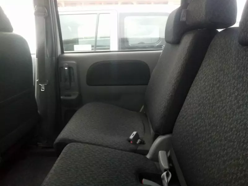 Toyota Sienta   - 2012