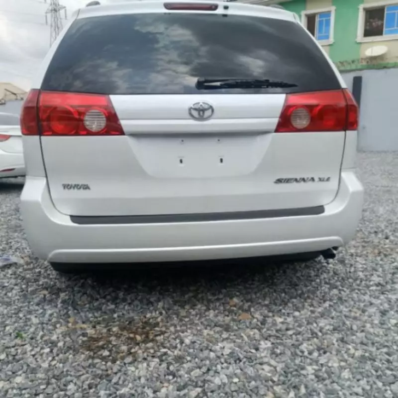Toyota Sienna   - 2006