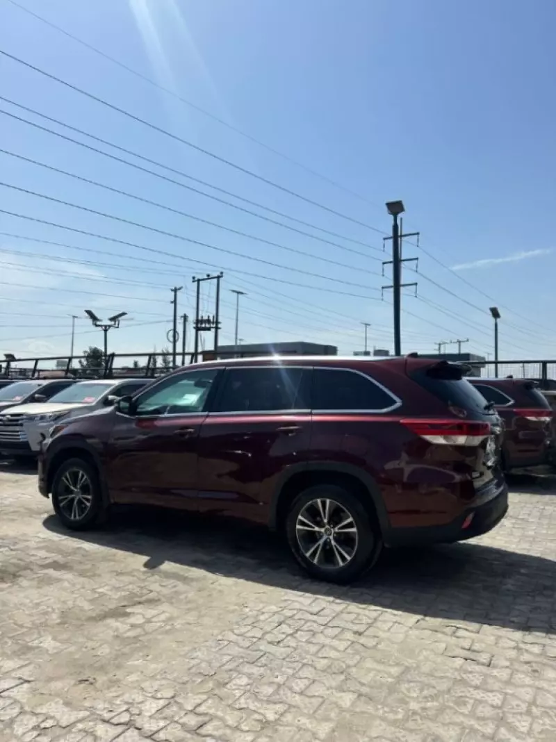 Toyota RAV4   - 2018