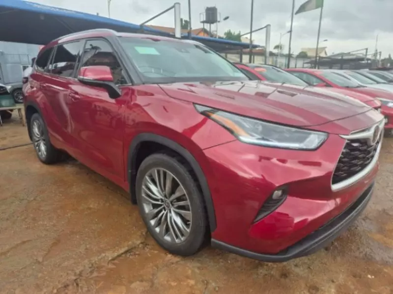 Toyota Highlander   - 2021