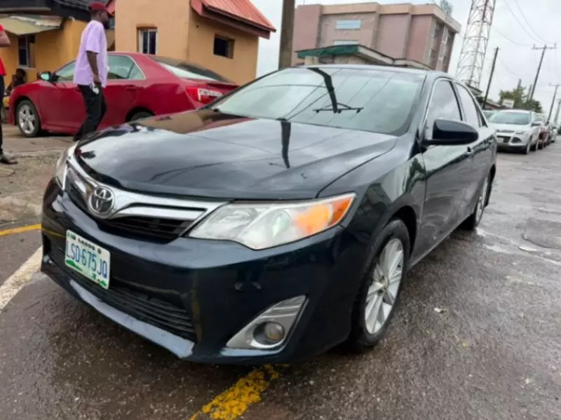 TOYOTA Camry - 2012