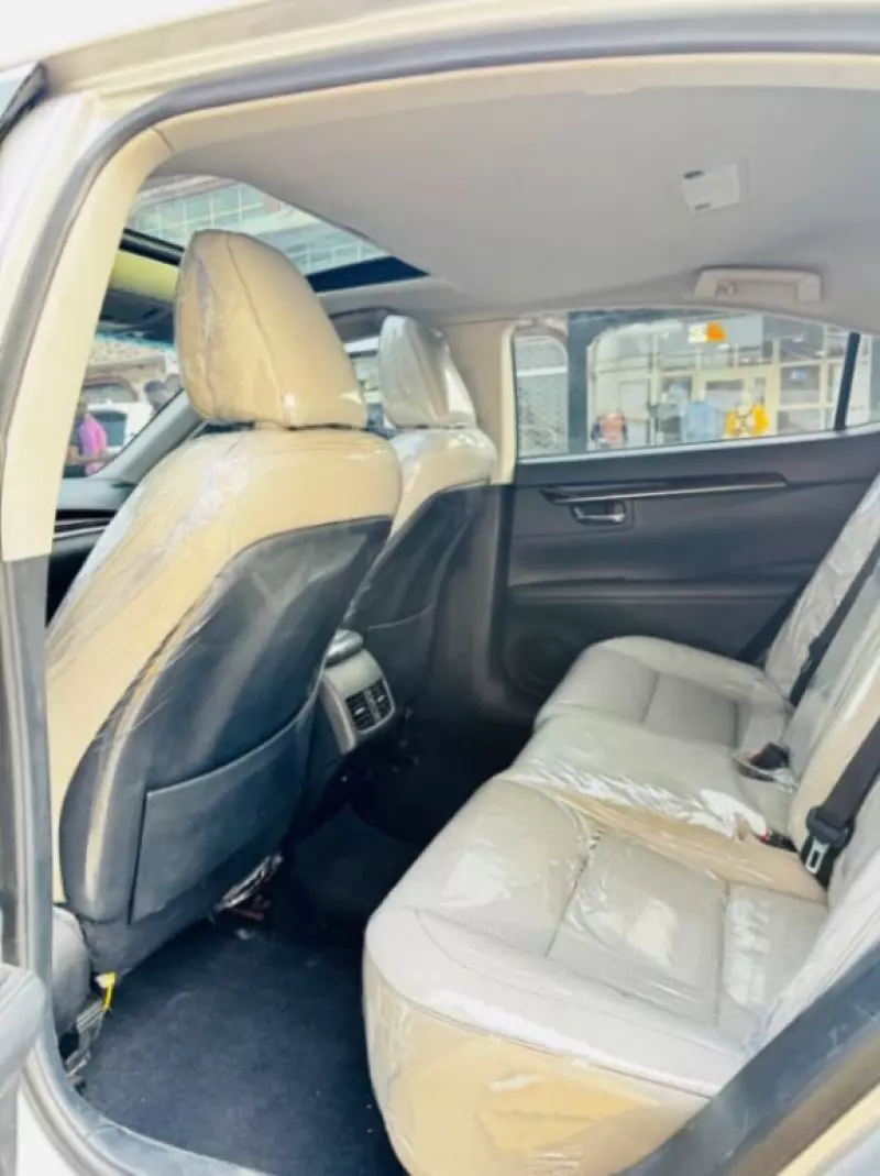 Lexus ES   - 2014