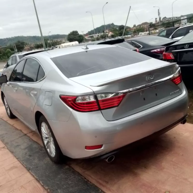 Lexus ES   - 2014