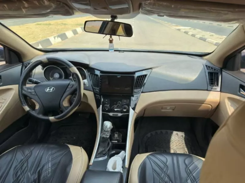 Hyundai Sonata   - 2011