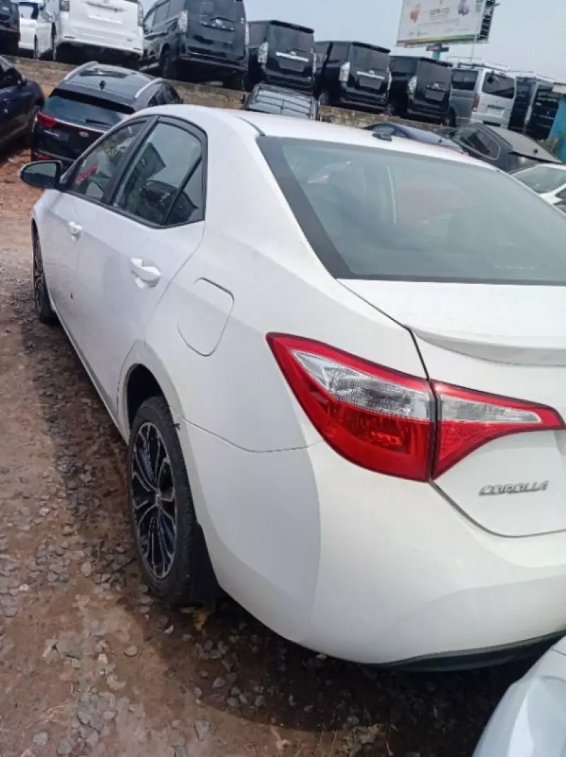 Toyota Corolla   - 2016