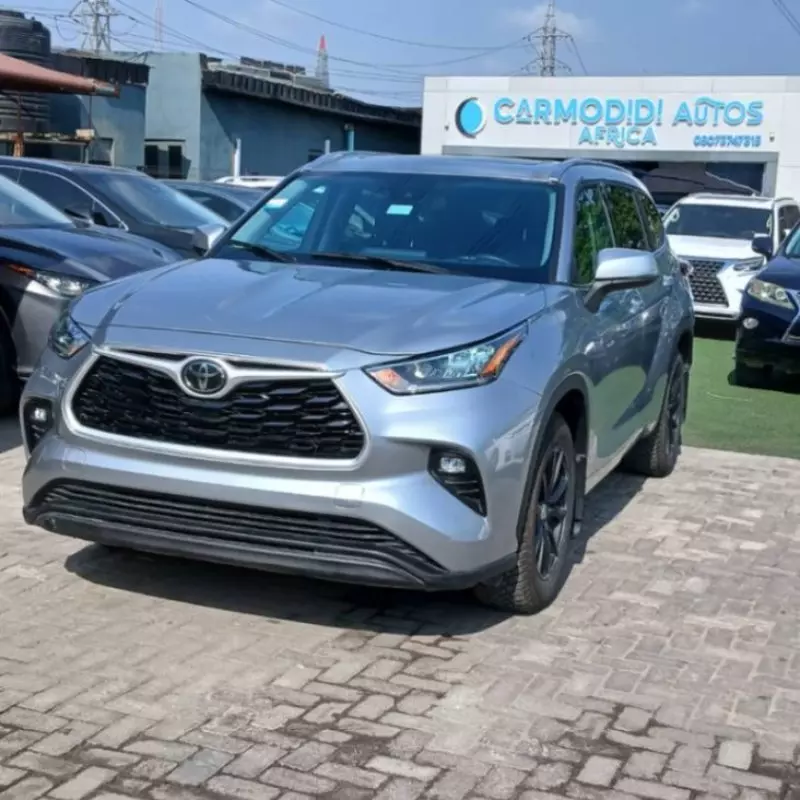 Toyota Highlander   - 2020