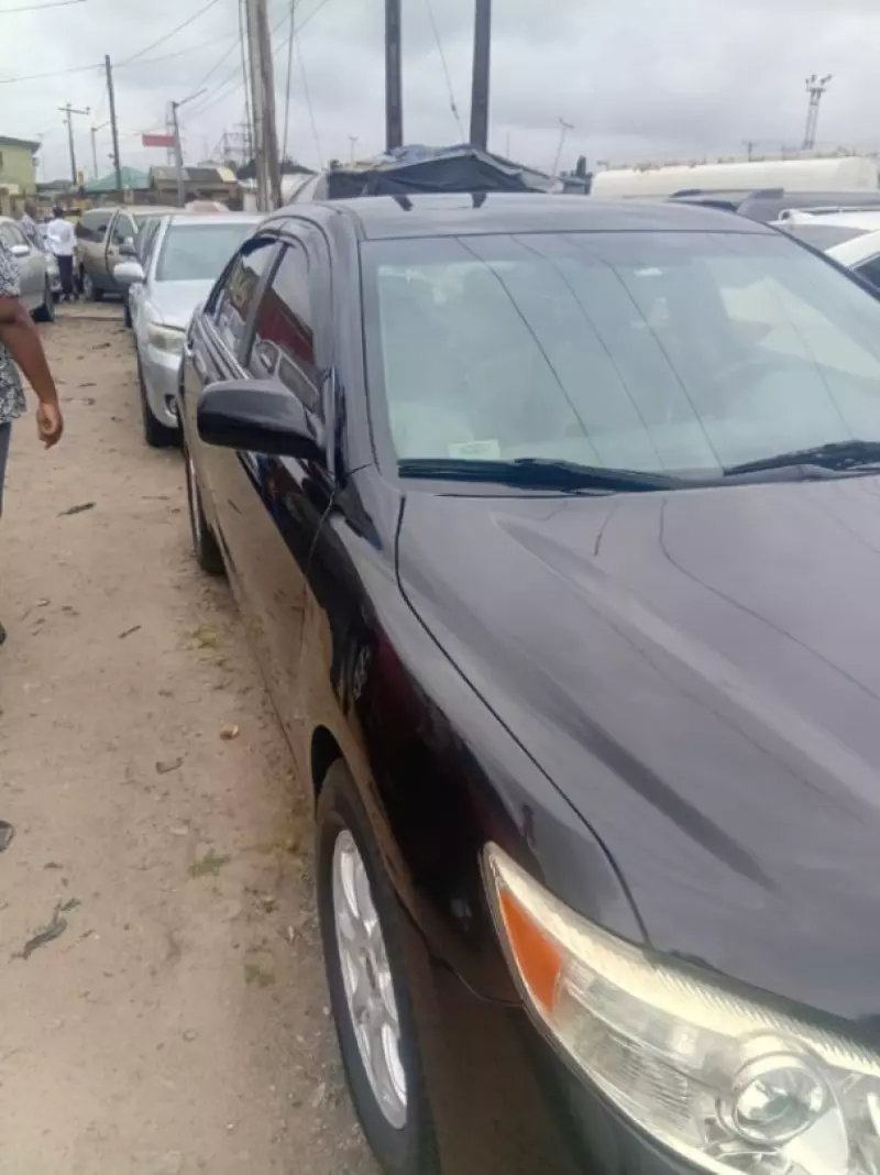 TOYOTA Camry   - 2010