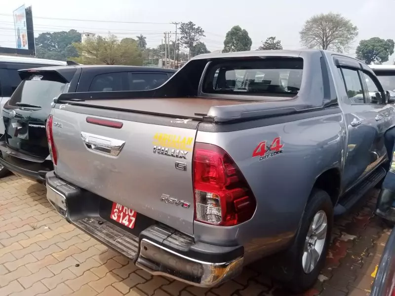 Toyota Hilux   - 2019