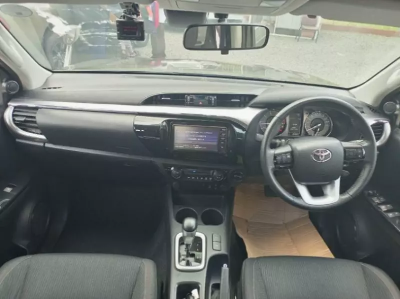 Toyota Hilux   - 2022