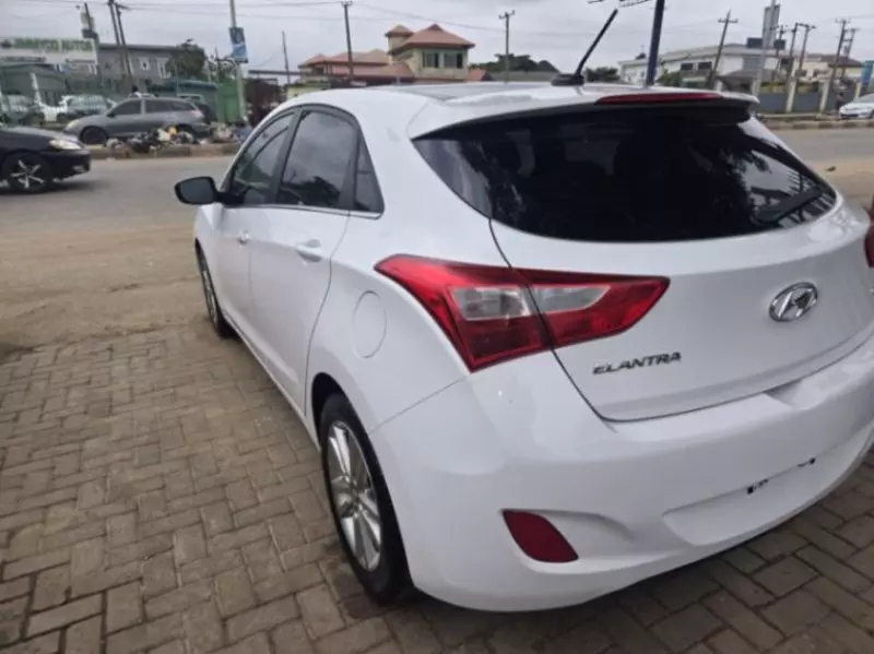 Hyundai Elantra   - 2016