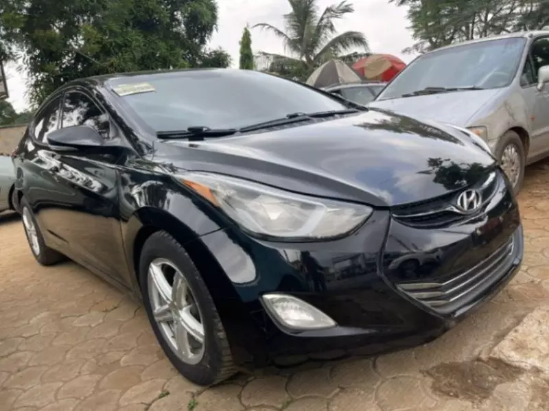 Hyundai Elantra   - 2013