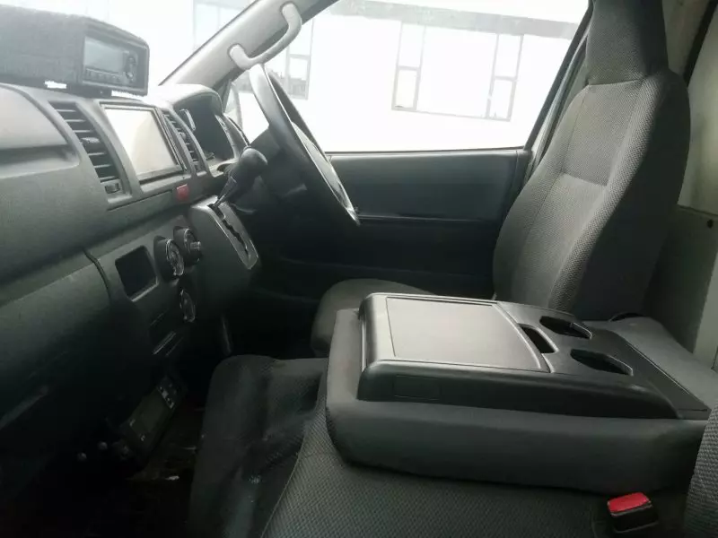 TOYOTA Hiace   - 2015