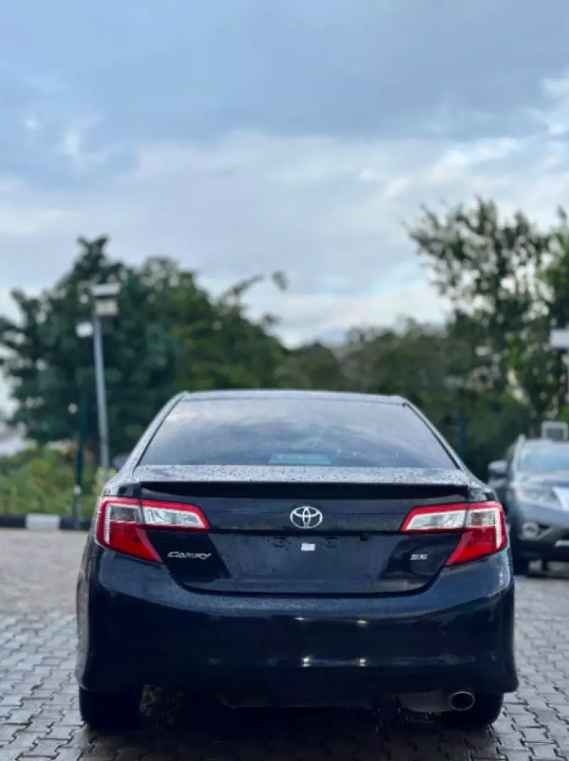 Toyota Camry   - 2014