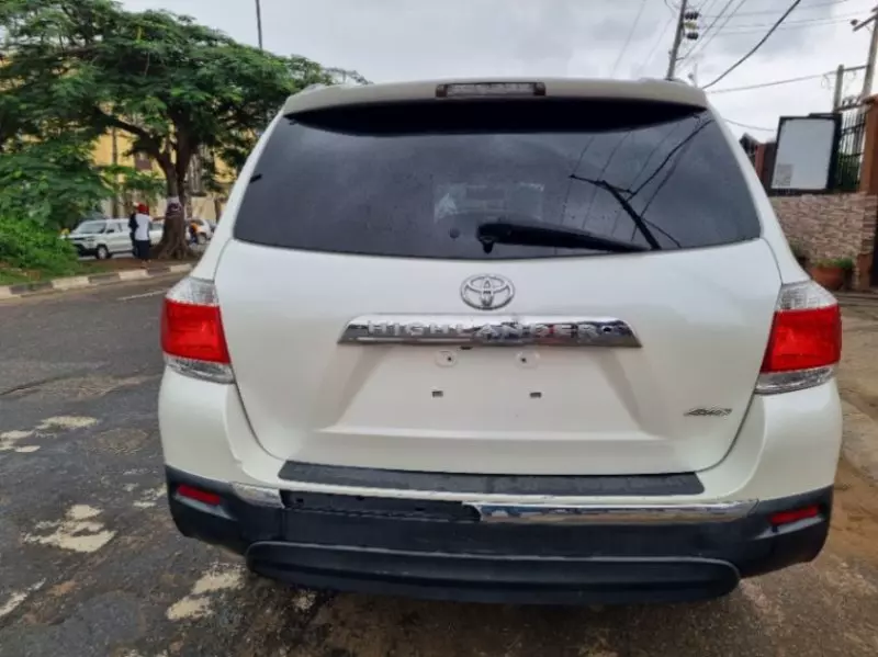 Toyota Highlander   - 2012