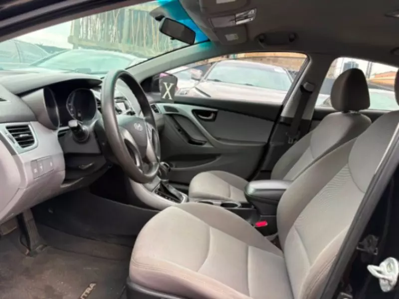 Hyundai Elantra - 2013