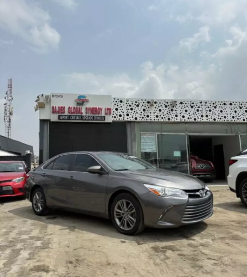 Toyota Camry - 2015