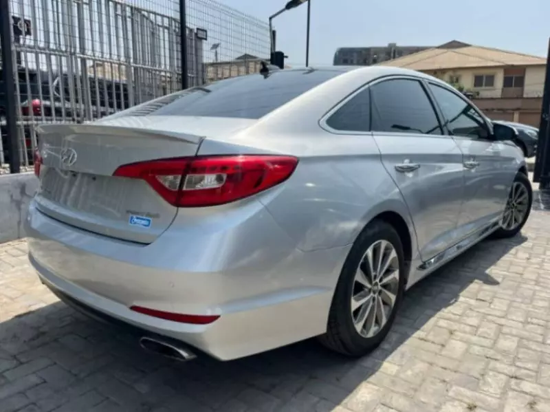 Hyundai Sonata   - 2016