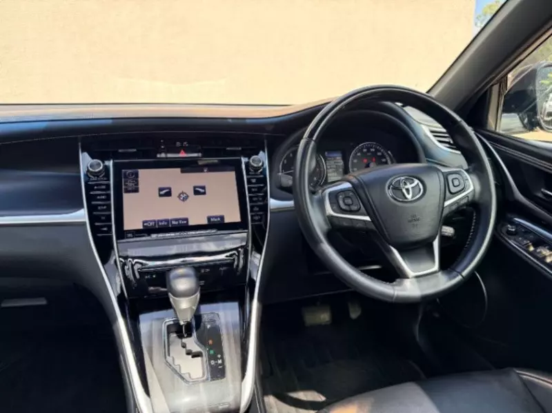 Toyota Harrier   - 2018