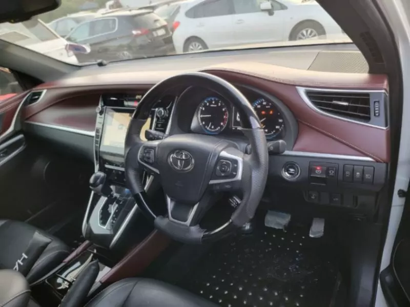 Toyota Harrier   - 2017