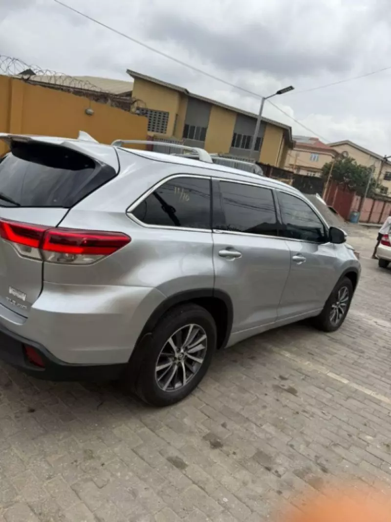 Toyota Highlander   - 2017
