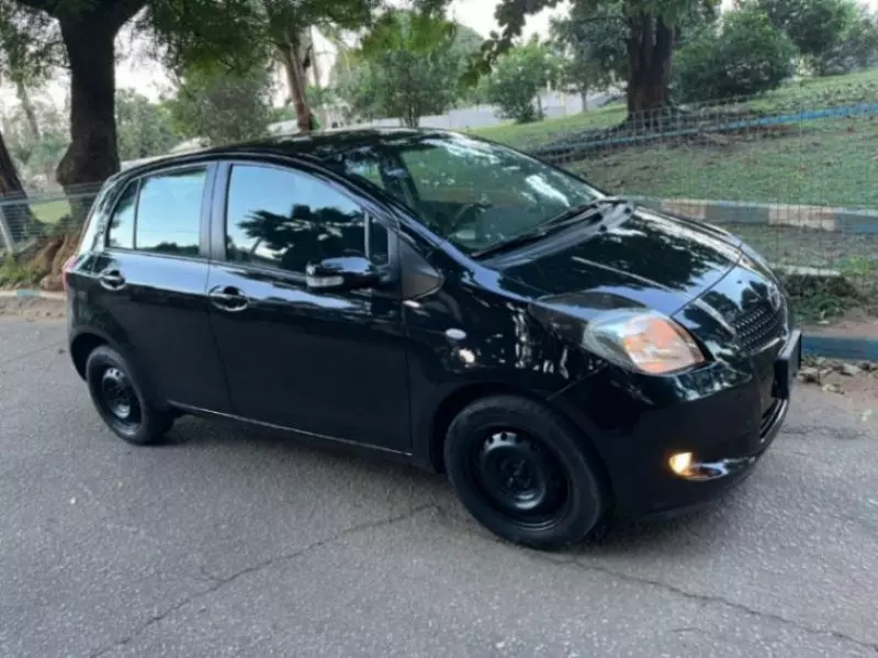 TOYOTA Yaris - 2010
