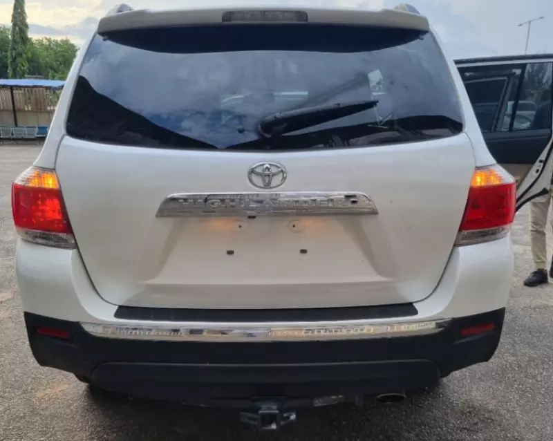 Toyota Highlander   - 2012