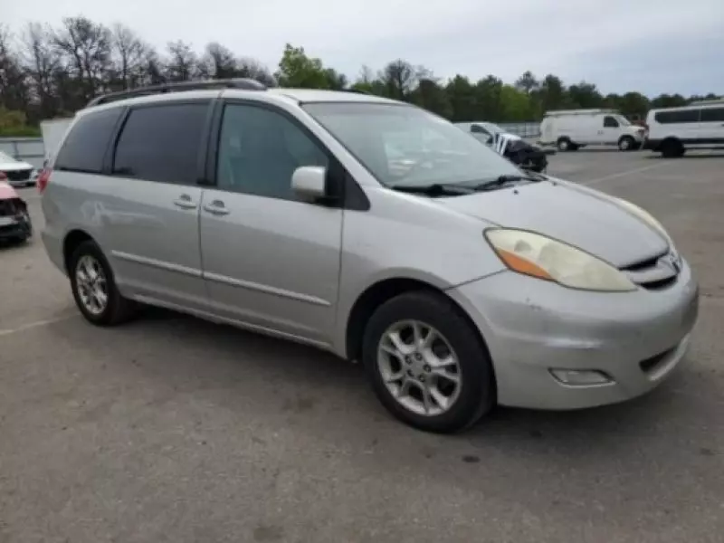 Toyota Sienna   - 2006