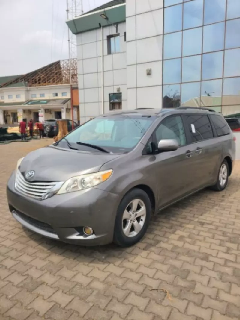 Toyota Sienna   - 2013