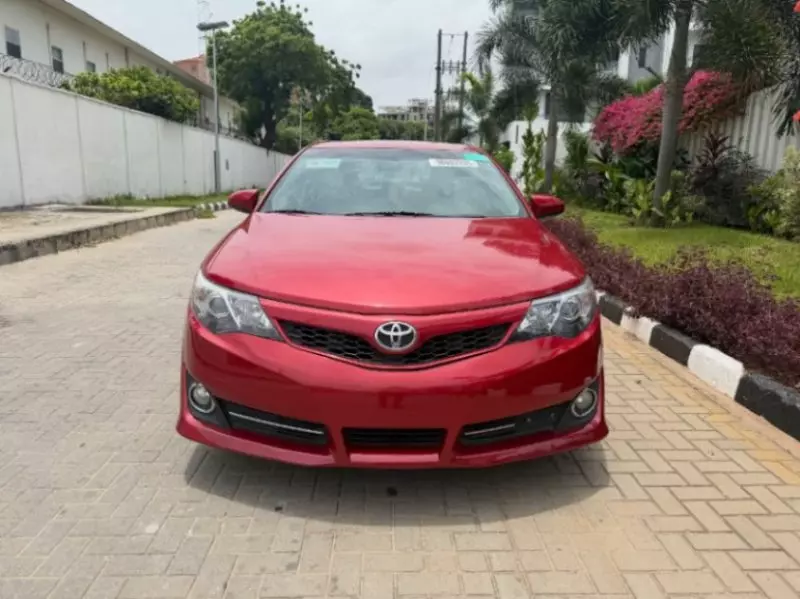 Toyota Camry   - 2014