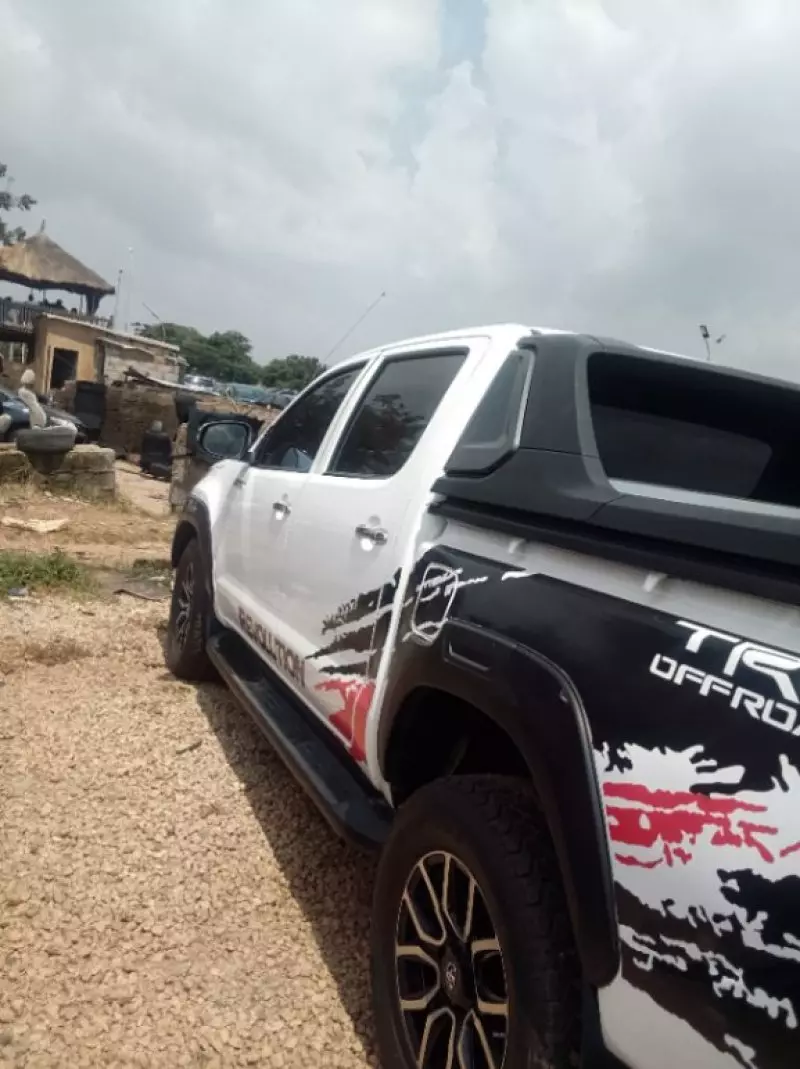 TOYOTA Hilux - 2010