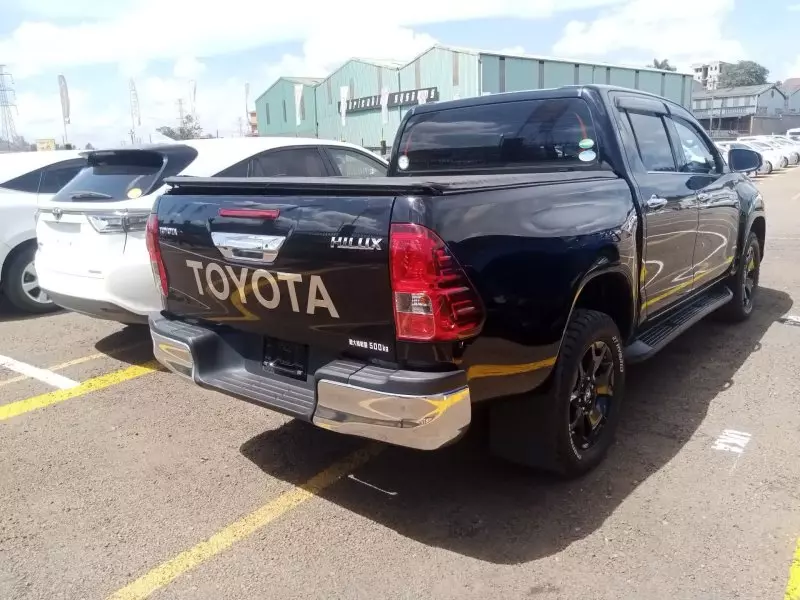 Toyota Hilux   - 2019