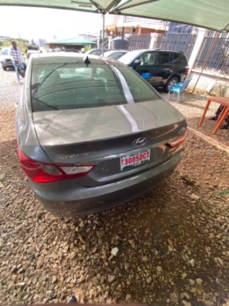 Hyundai Sonata - 2012