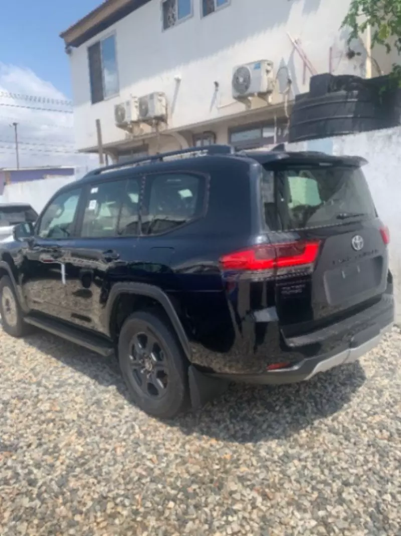 Toyota Landcruiser  V8   - 2025