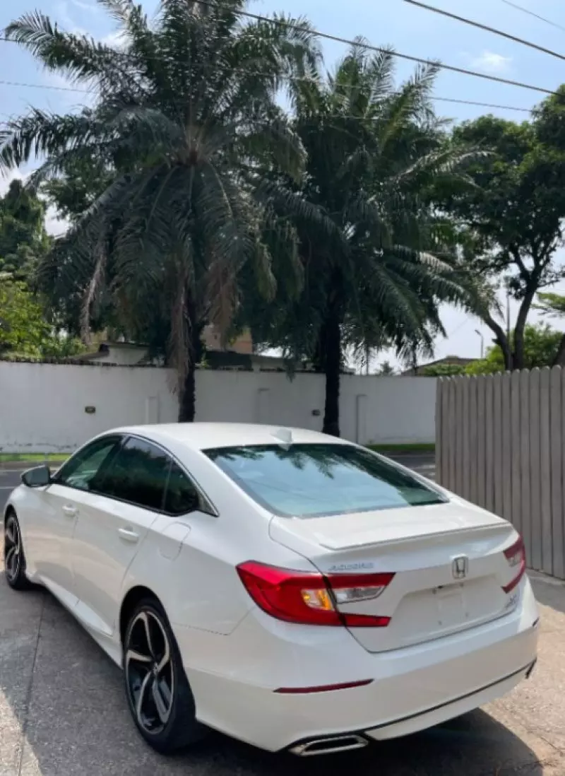 Hyundai Elantra   - 2016