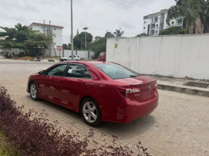 Toyota Camry   - 2014