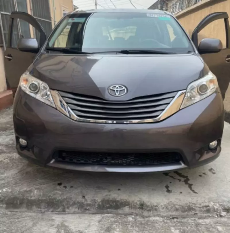 Toyota Sienna   - 2012