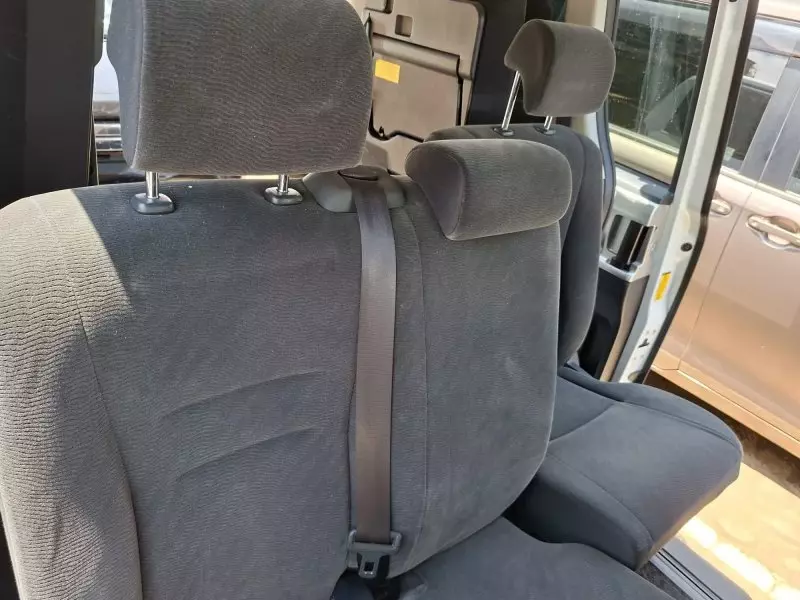 Toyota Noah   - 2013