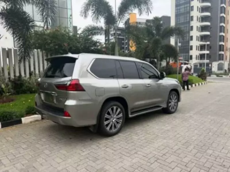 Lexus LX 570   - 2017