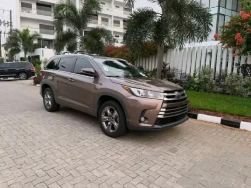 Toyota Highlander   - 2019